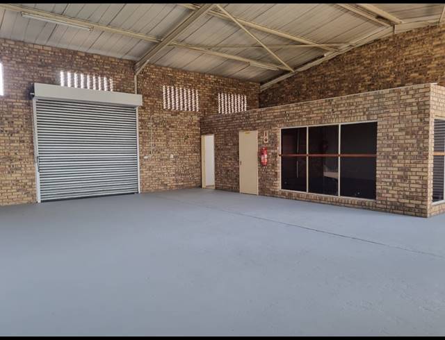 138.40M² WAREHOUSE TO LET IN VINTONIA